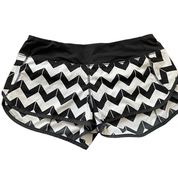Lululemon Run: Speed  Short *Arrow Chevron White Black* Size 8 - Picture 7 of 8